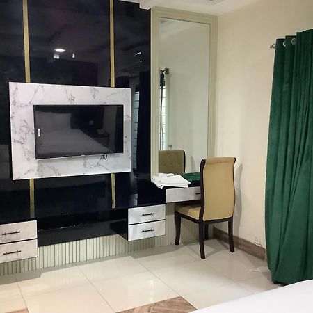 Rose Valet Guest House Iszlámábád Kültér fotó