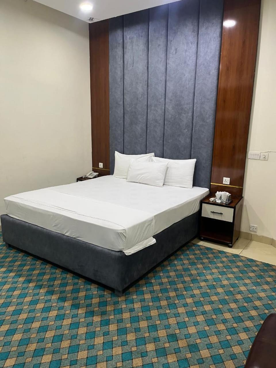 Rose Valet Guest House Iszlámábád Kültér fotó