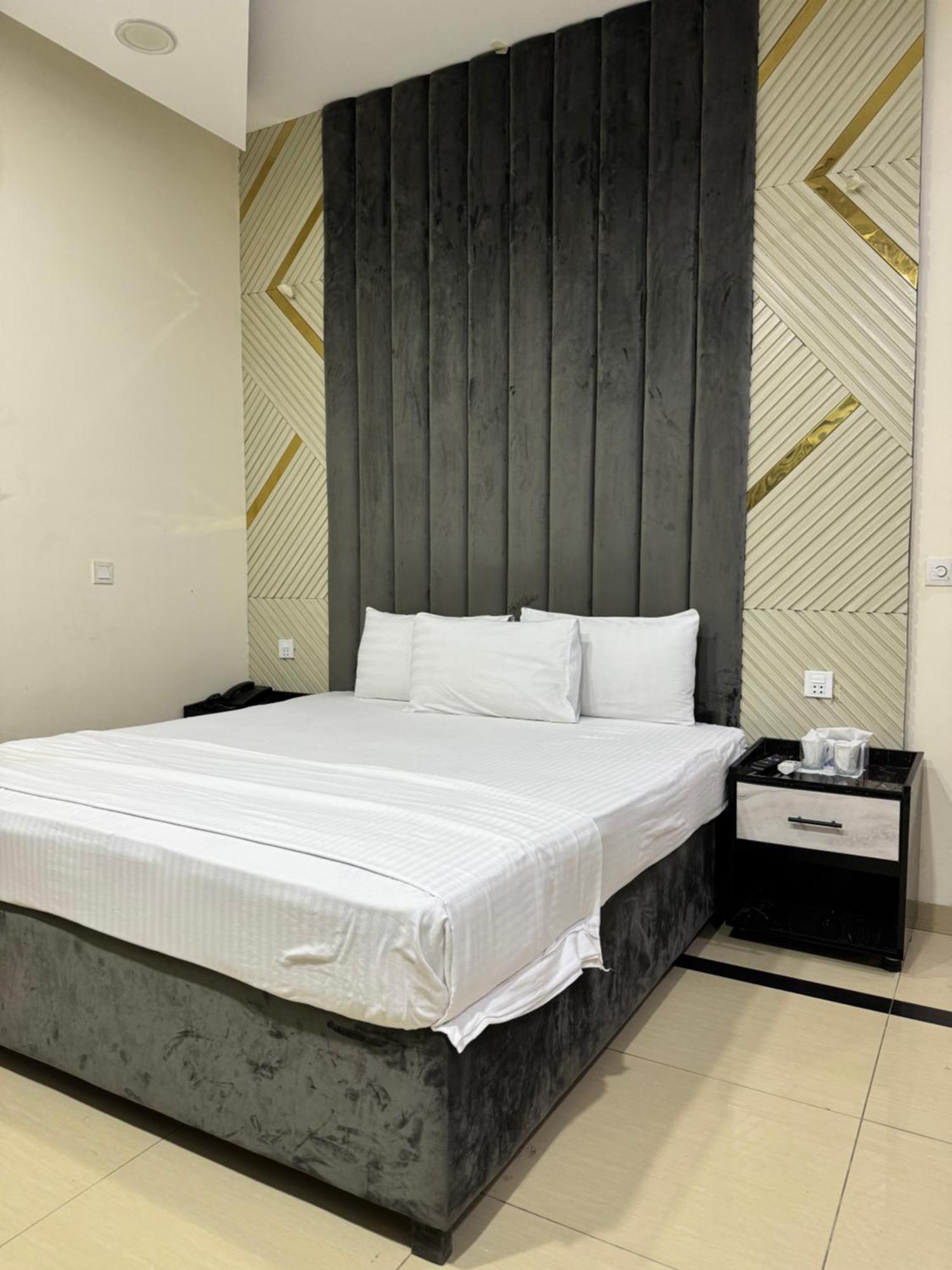 Rose Valet Guest House Iszlámábád Kültér fotó
