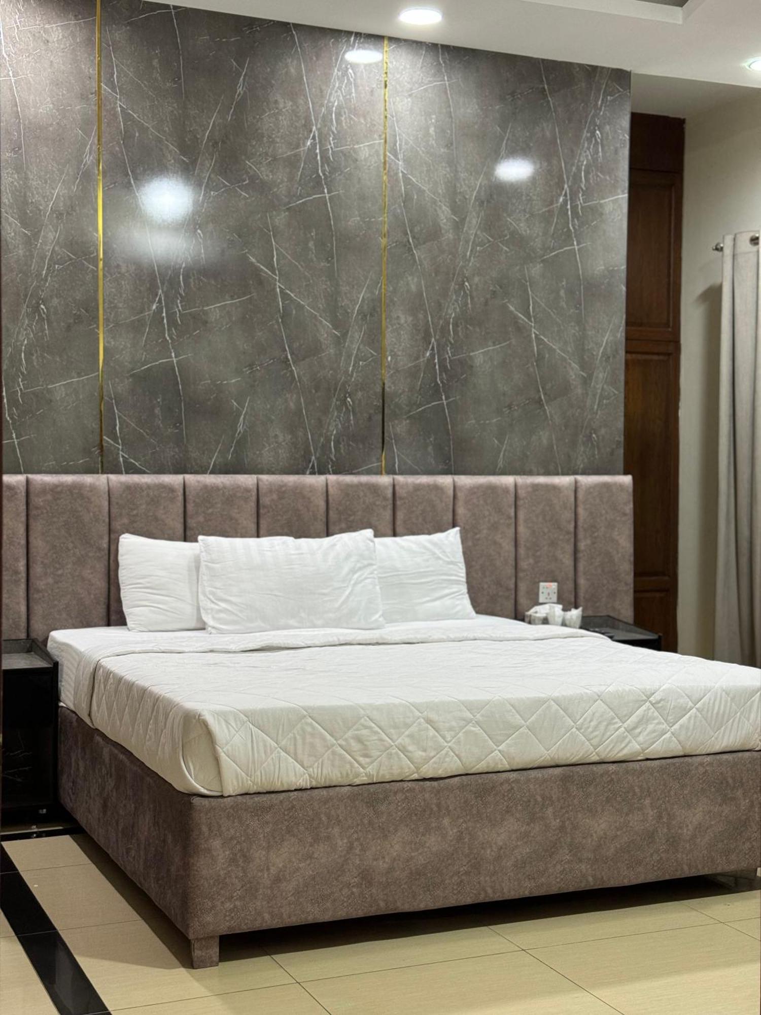Rose Valet Guest House Iszlámábád Kültér fotó